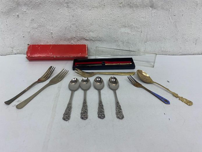 Vintage Cutlery and Flatware Lot 