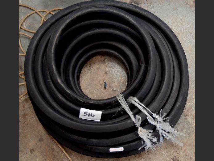 LOT: BLACK DOOR RUBBERS