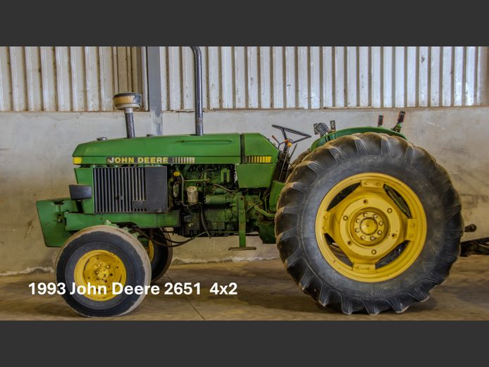 John Deer 2651 2x4 Trekker