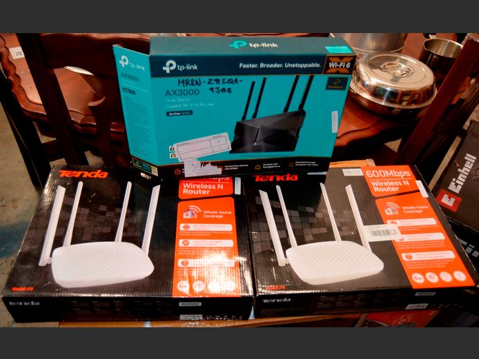 LOT OF 3 WI-FI ROUTERS: 2 x TENDA & TP LINK [Untested]