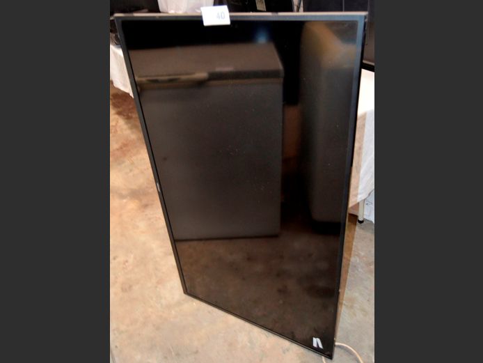 HISENSE 50" L.E.D. TV [Switches on, untested further, screen cracked]  ### LICENCE PLEASE ###