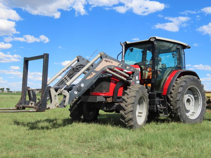 Massey Ferguson 5710