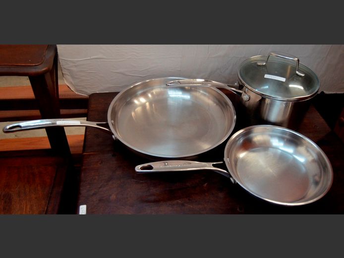 SET SCANPAN STAINLESS STEEL POT WITH LID & 2 x FRYING PANS