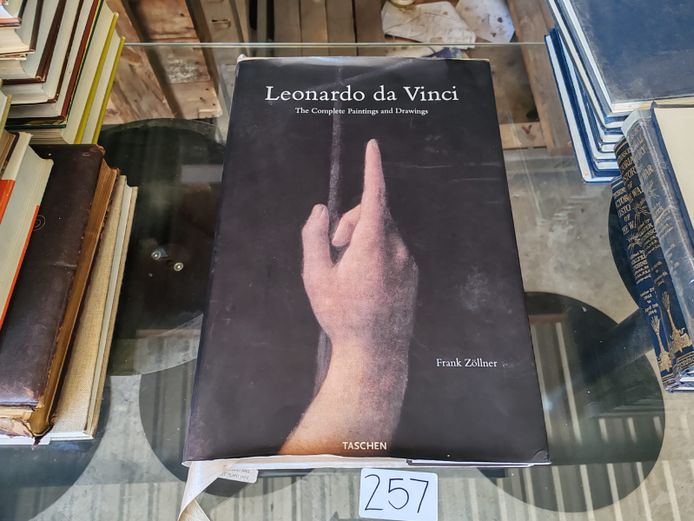 Leonardo Da Vinci Book (STC)