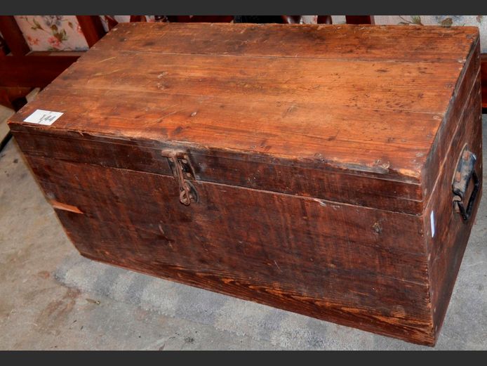 VINTAGE OREGON PINE KIST, 76 x 38 x 37cm