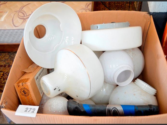 LOT: CEILING LIGHT SHADES