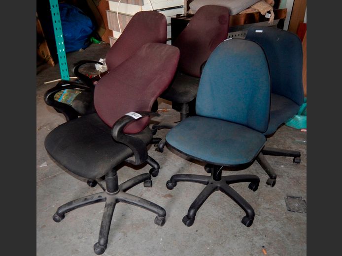 LOT OF 5: ASSORTED OFFICE CHAIRS [Damaged]
