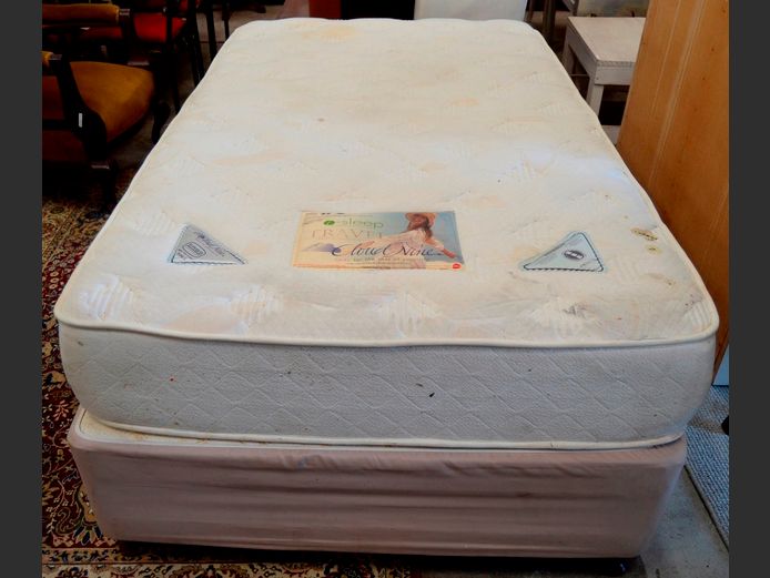 CLOUD NINE SINGLE BED BASE & MATTRESS SET [Mattress needs a clean]