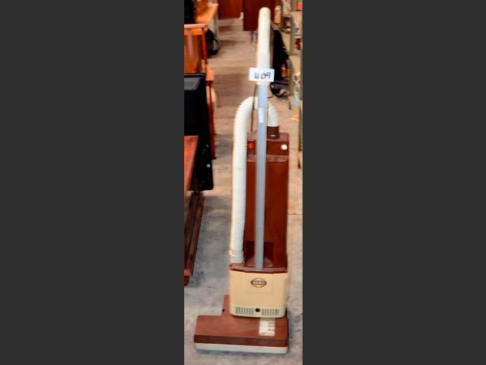 SEBO VACUUM CLEANER [Switches on, untested further]