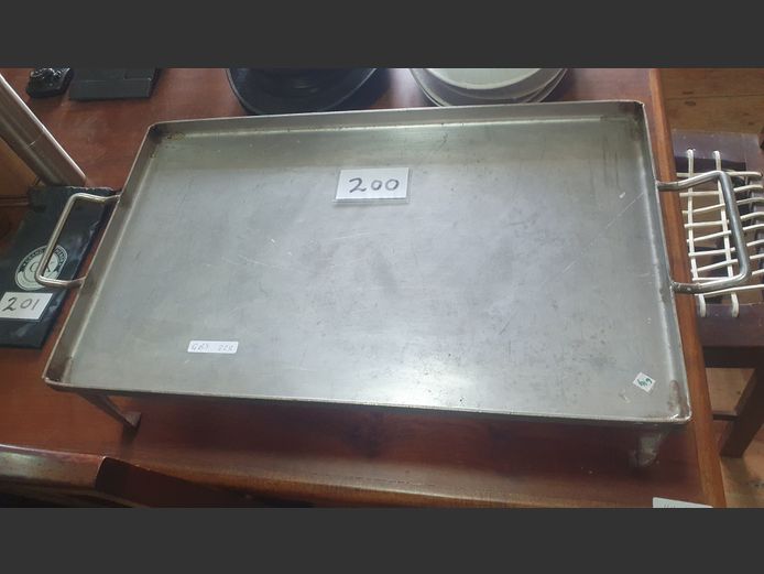 STAINLESS STEEL SKILLET ON FEET