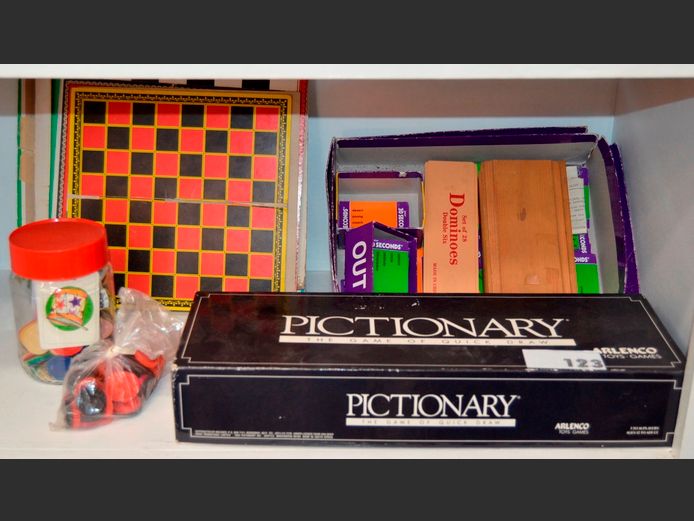 PICTIONARY, DOMINOES, etc