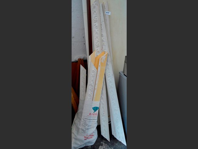 LOT: CEILING CORNICE