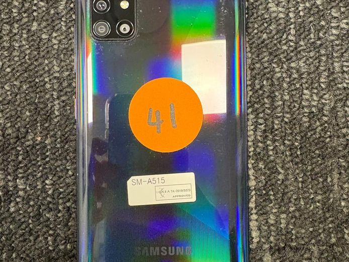 41 - Samsung Galaxy A51