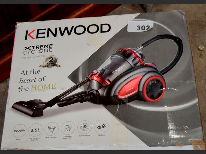 KENWOOD EXTREME CYCLONE VACUUM CLEANER [Switches on]
