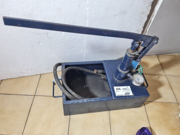 HAND TEST PUMP