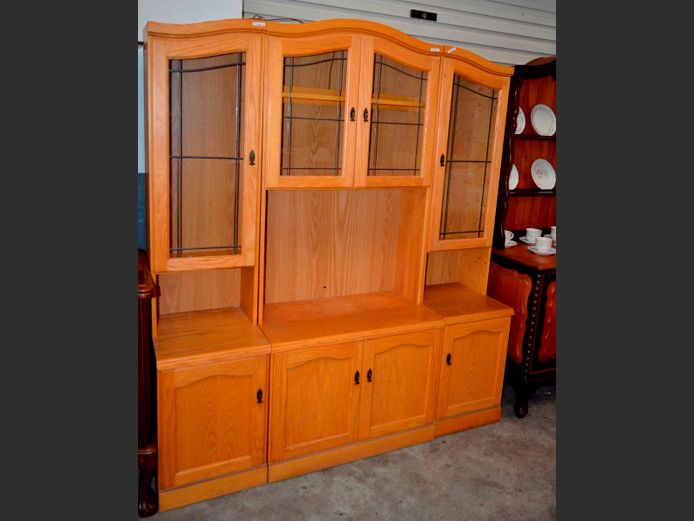 OAK 3-PIECE, 6-DOOR LEAD GLASS FRONT WALL UNIT, 164 x 44 x 188cm