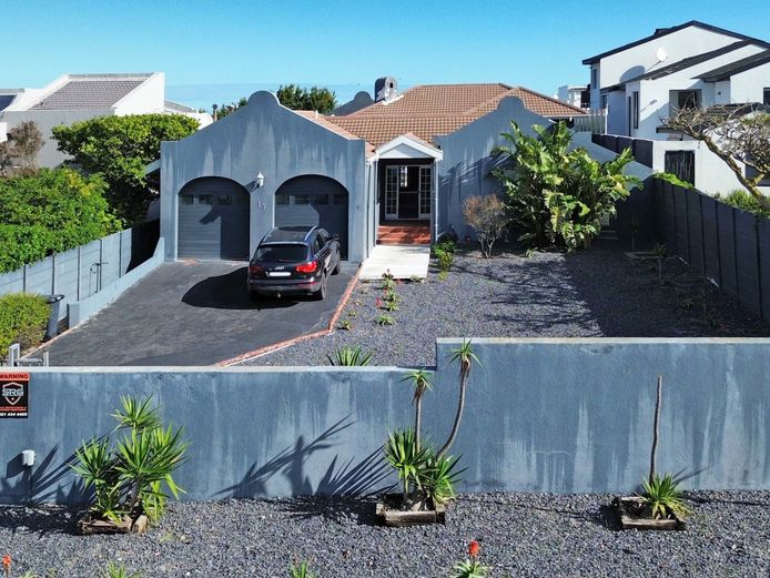 4 BEDROOM HOME IN BLOUBERGSTRAND 