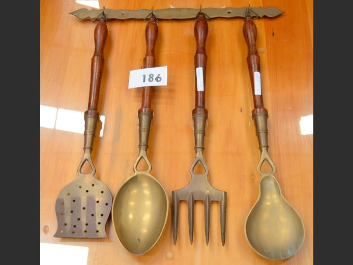 SET VINTAGE BRASS KITCHEN ORNAMENTS