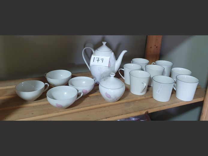 ARZBERG PART TEA SET