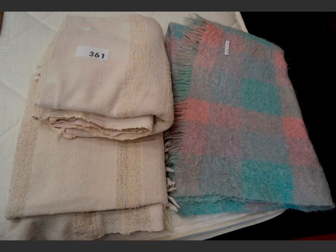 LOT: 2 x BEIGE THROWS & A MOHAIR MULTI-COLOURED KNEE BLANKET