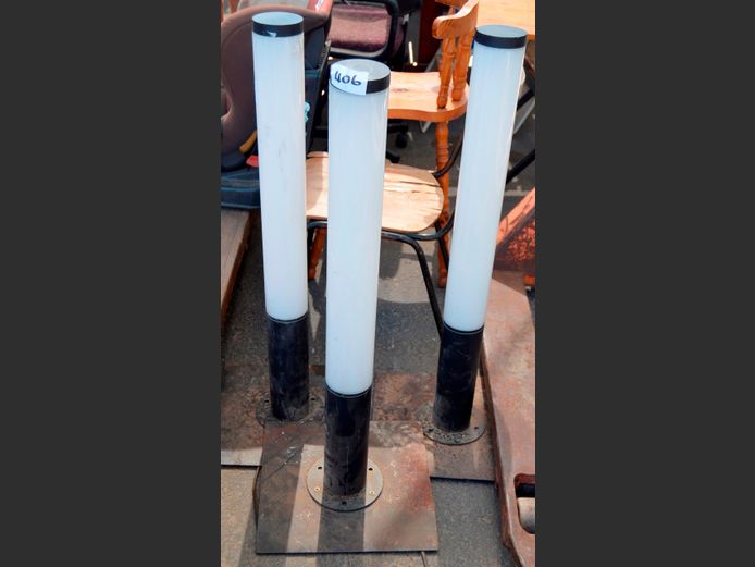 SET OF 3 METAL GARDEN LIGHTS, 100cm High