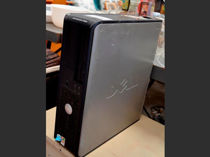 DELL OPTIPLEX 320 INTEL PENTIUM 4 COMPUTER TOWER [Switches on, untested further]