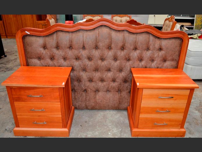 CHERRYWOOD & BROWN PADDED & UPHOLSTERED QUEEN SIZE HEADBOARD WITH PAIR MATCHING 2-DRAWER BEDSIDE PEDESTALS, 60 x 45 x 65cm [9,21]