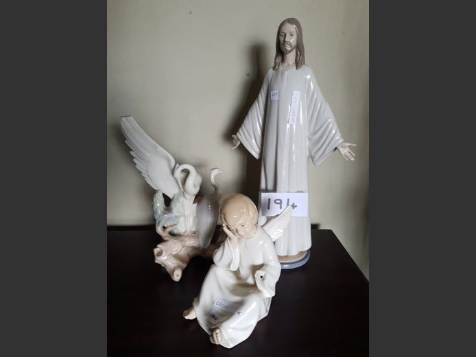 LOT: LLADRO FIGURINES [Some damage]