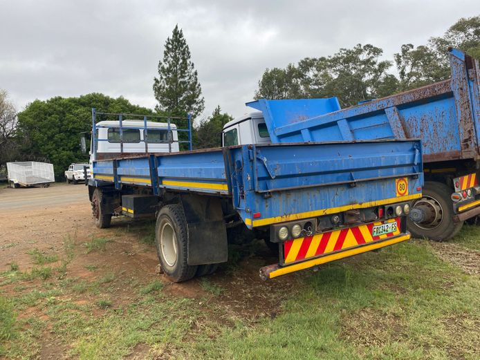 MERCDES BENZ FLAT DECK