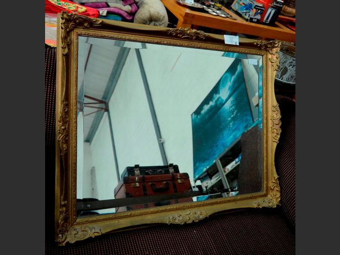 GILT FRAMED & BEVELLED MIRROR, 91 x 72cm