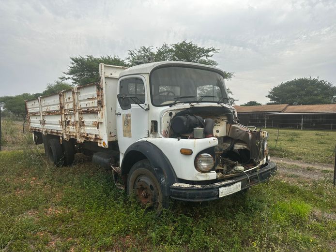 Mercedes Benz Bullnose Dropside - NON Runner