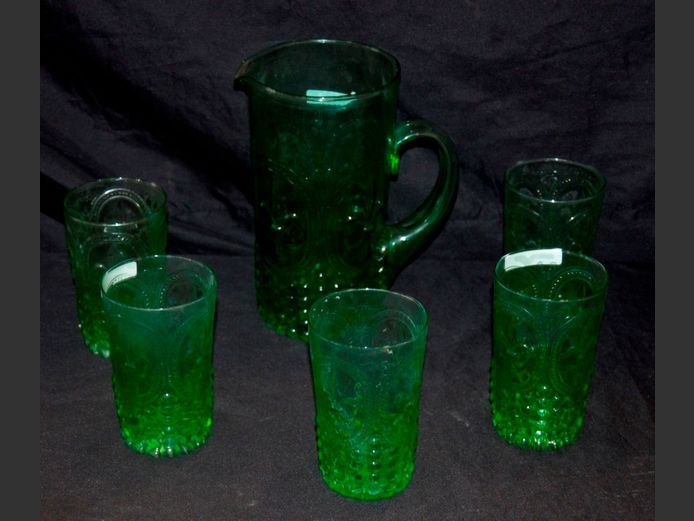 MID-CENTURY GREEN GLASS JUG WITH 5 MATCHING GLASSES
