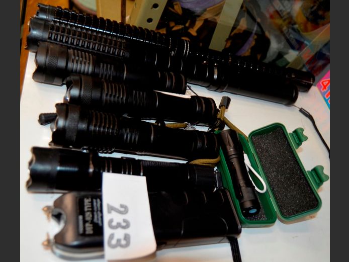 LOT: TAZERS & FLASHLIGHTS [Untested]