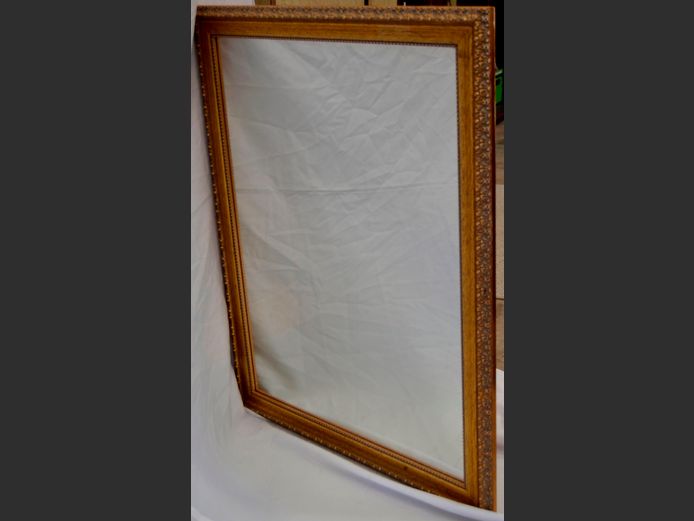 GILT FRAMED MIRROR, 90 x 70cm