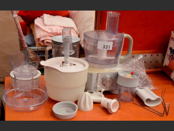 KENWOOD MULTIPRO FOOD PROCESSOR WITH BLENDER JUG & OTHER ATTACHMENTS [Switches on]