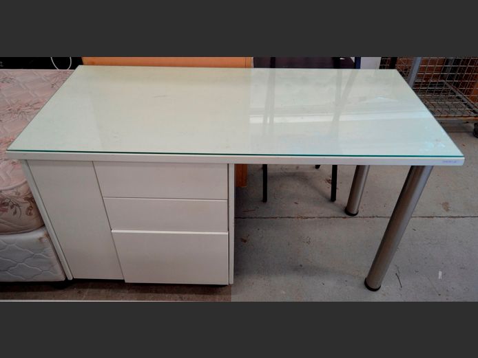 WHITE DUCO 3-DRAWER DESK WITH GLASS TOP, 130 x 58 x 73cm