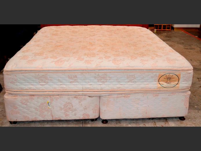 SEALY POSTUREPEDIC KING SIZE BED SET: MATTRESS ON TWIN BASES [Needs a clean]