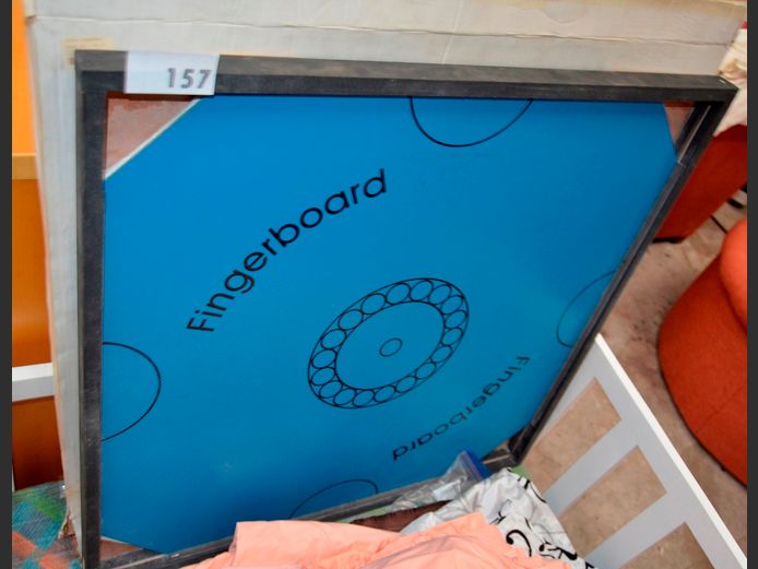 DELUXE FINGERBOARD, 76.5 x 76.5cm