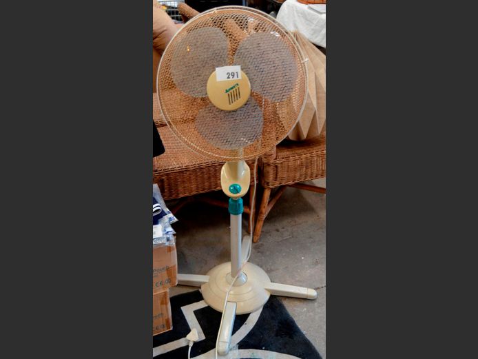 AIRMATE PEDESTAL FAN [Switches on, Rusty]