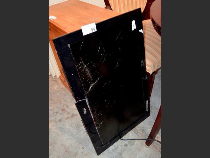 JVC 32" LCD TV [Dead, damaged] ### LICENCE PLEASE ###