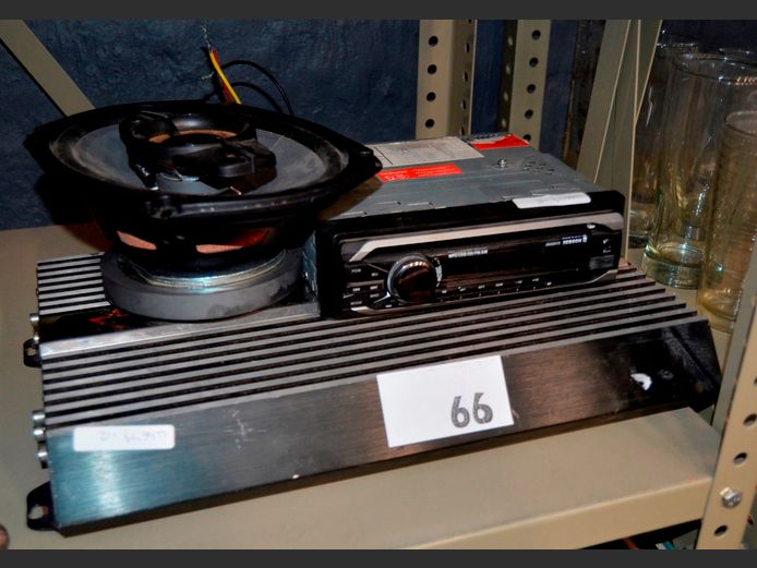 JEBSON CAR MP3/CD/RADIO & A STARSOUND CAR AMP [Untested]