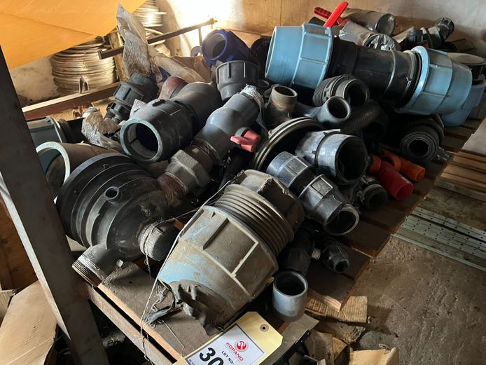 Various velves and pipe fittings