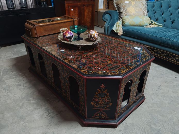 Moroccan Style Coffee Table & Decorative Items (STC)