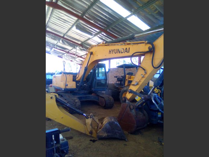  2015 - HYUNDAI 210 EXCAVATOR 