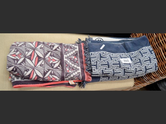 LOT OF 3: MULTI-COLOURED BEACH TOWELS