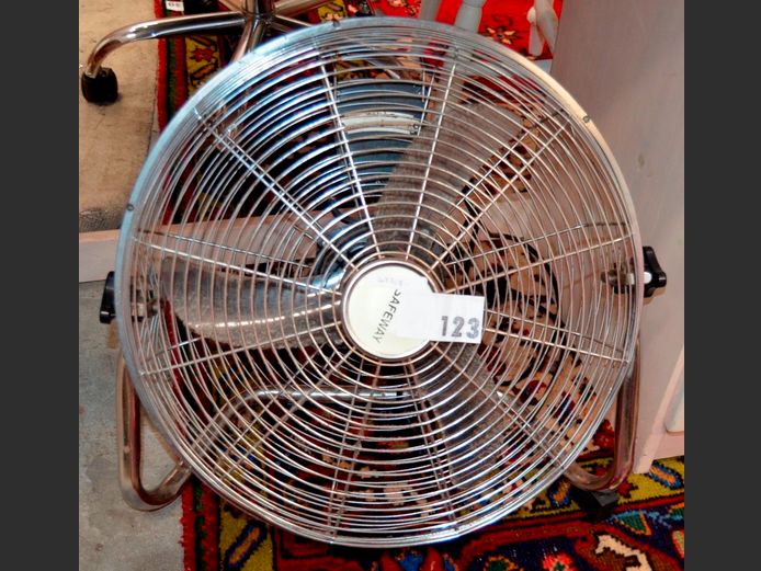 SAFEWAY HIGH VELOCITY FLOOR FAN [Switches on]