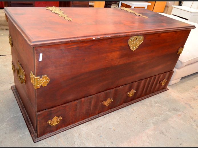 IMBUIA 2-DRAWER KIST WITH BRASS ESCUTCHEONS, 157 x 68 x 77cm