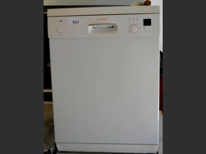 BOSCH AUTO 3-IN-1 DISHWASHER [Switches on, untested further]