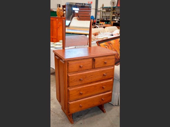 OAK 2-OVER-3 CHEST OF DRAWERS WITH MIRROR, 76 x 49 x 147cm