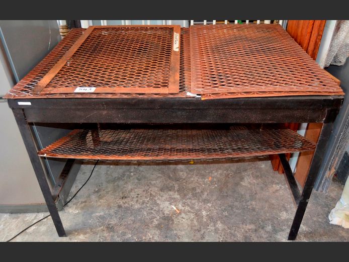 BRAAI WITH GRIDS, 120 x 75 x 83cm [Rusted]